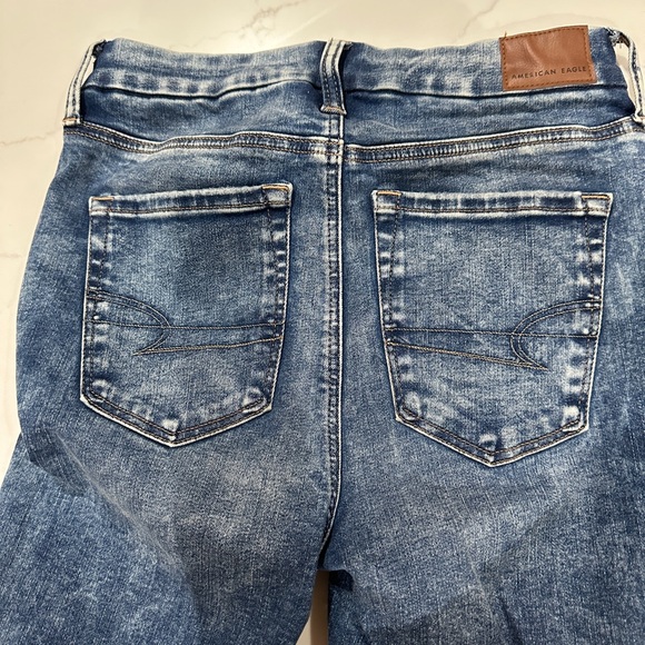 American Eagle Medium Wash Jeans Sz4 Luxe Distressed - Picture 6 of 6
